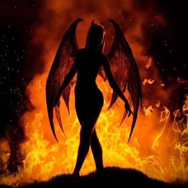 ℂℍ𝔸𝕋 +𝟙𝟠